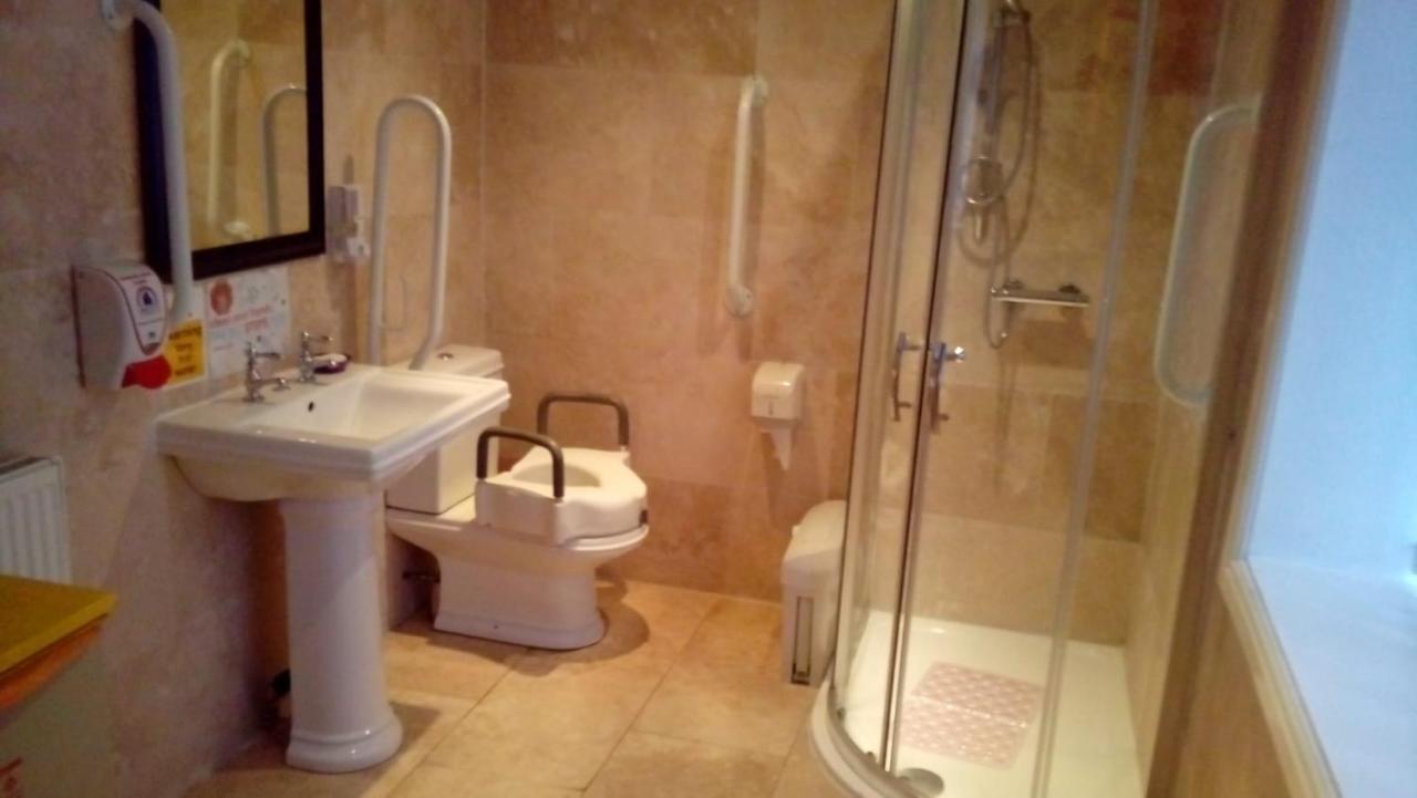 Carer 4 You Residential Home Upholland エクステリア 写真